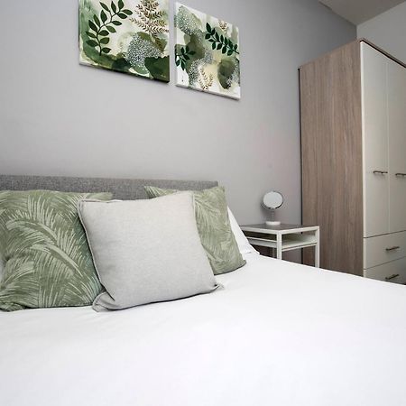 Quiet And Comfy House With 2 Bedrooms And 2 Bathrooms Super Fast Wifi And Crisp Hotel Standard White Linen Hosted By Our Home Short Stays Darlington  Dış mekan fotoğraf