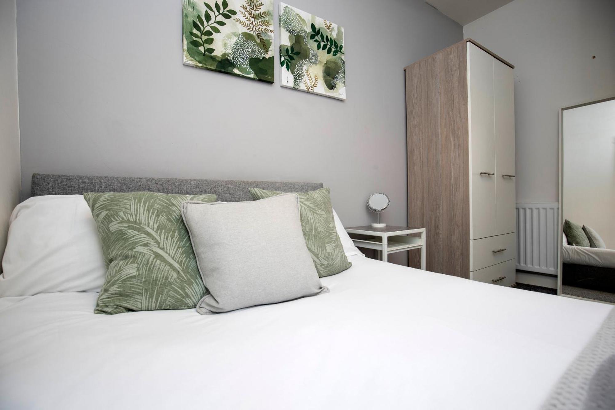 Quiet And Comfy House With 2 Bedrooms And 2 Bathrooms Super Fast Wifi And Crisp Hotel Standard White Linen Hosted By Our Home Short Stays Darlington  Dış mekan fotoğraf