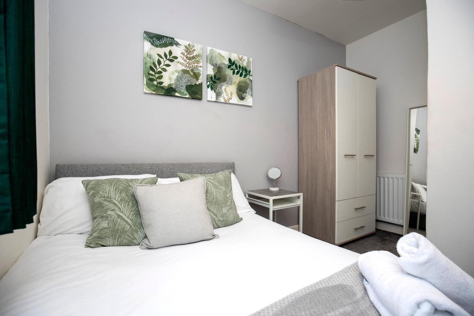 Quiet And Comfy House With 2 Bedrooms And 2 Bathrooms Super Fast Wifi And Crisp Hotel Standard White Linen Hosted By Our Home Short Stays Darlington  Dış mekan fotoğraf